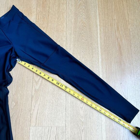 Alo Leggings with Pockets in Black - Picture 6 of 6